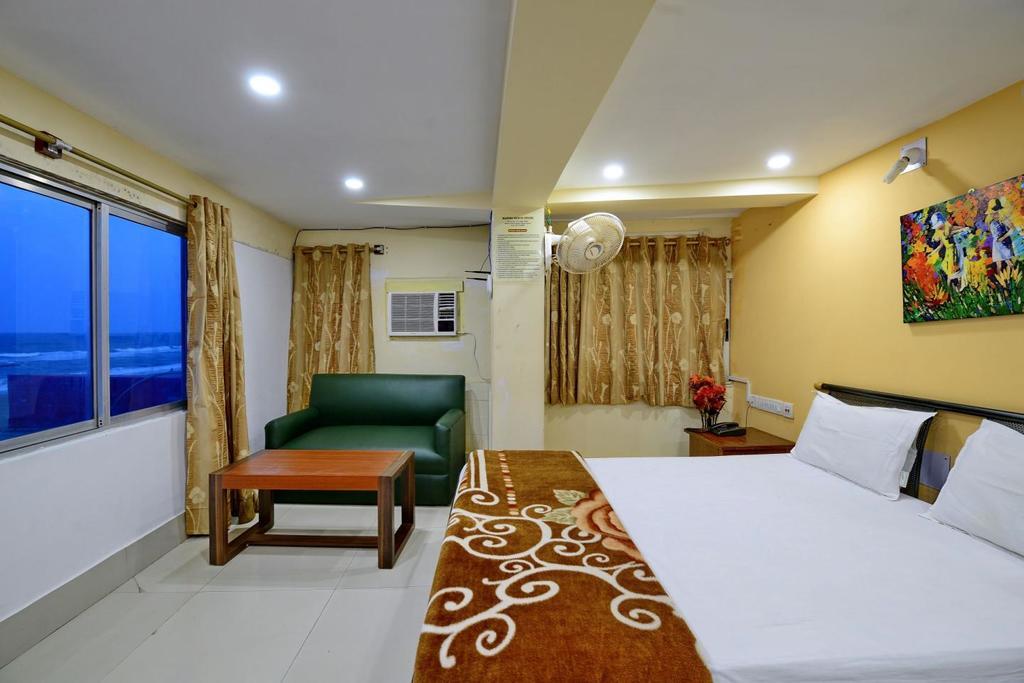 Marina Beach House Hotel Puri Esterno foto