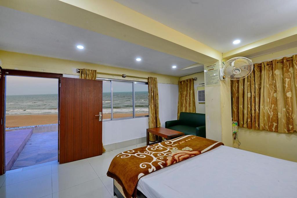 Marina Beach House Hotel Puri Esterno foto