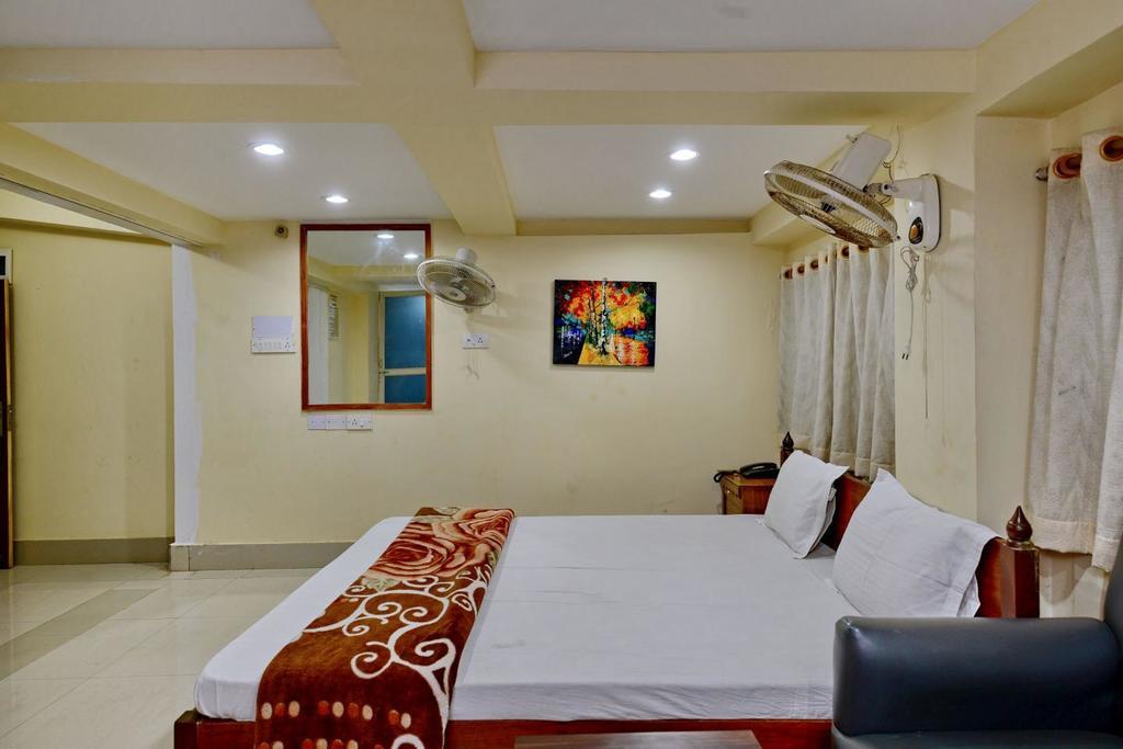 Marina Beach House Hotel Puri Esterno foto