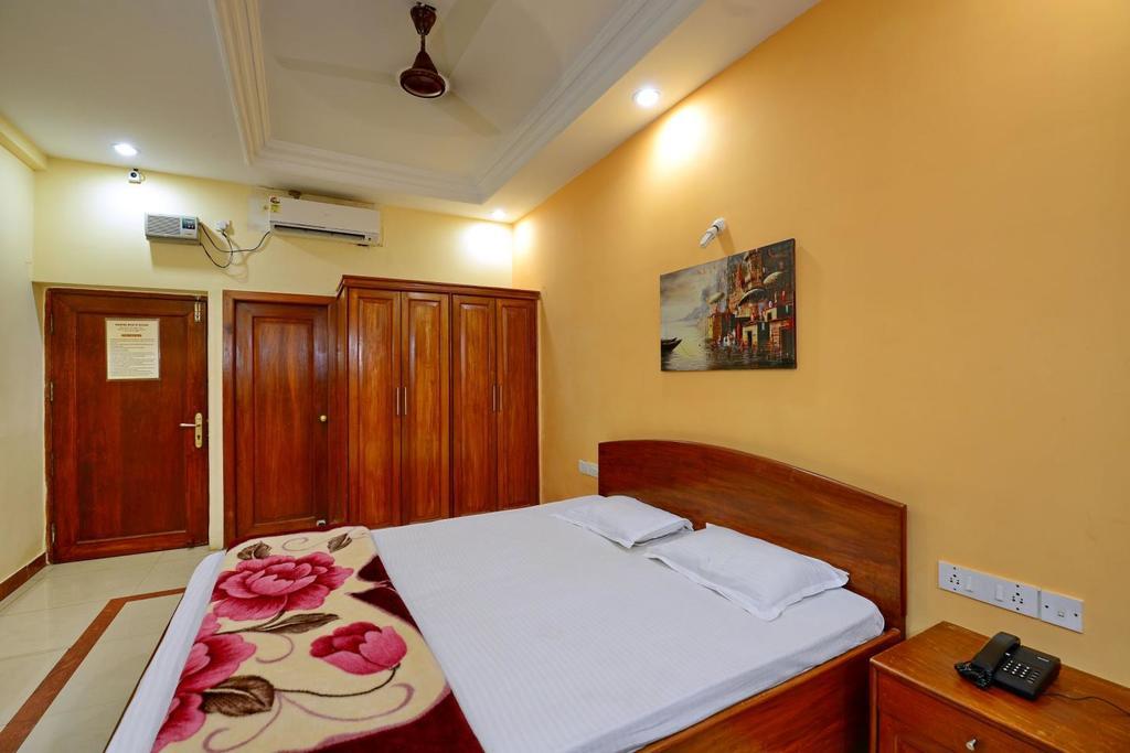 Marina Beach House Hotel Puri Esterno foto